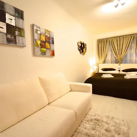 Apartment Gemuetliche Ferienwohnung Nerudova 2 In Prague
