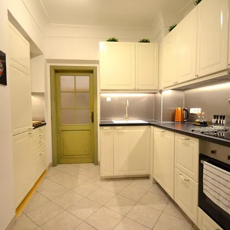 Gemuetliche Ferienwohnung Nerudova 2 In Apartment *