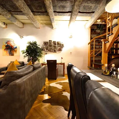 Apartment Gemuetliche Ferienwohnung Nerudova 2 In Prague